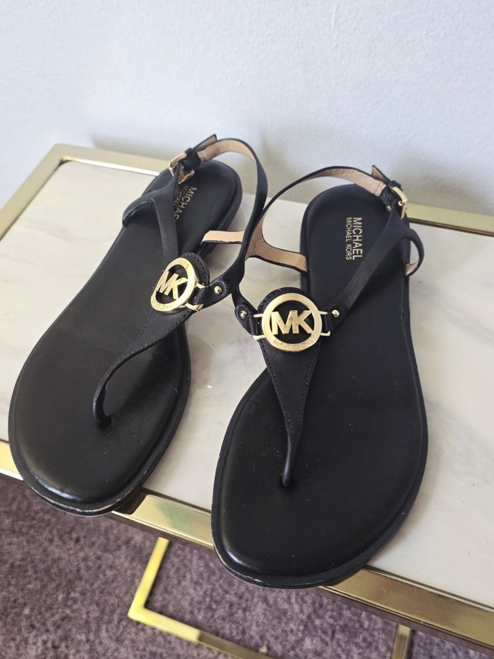 Micheal Kors Women Black sandals with Gold Accents US Size 7.5 - Picture 2 of 7